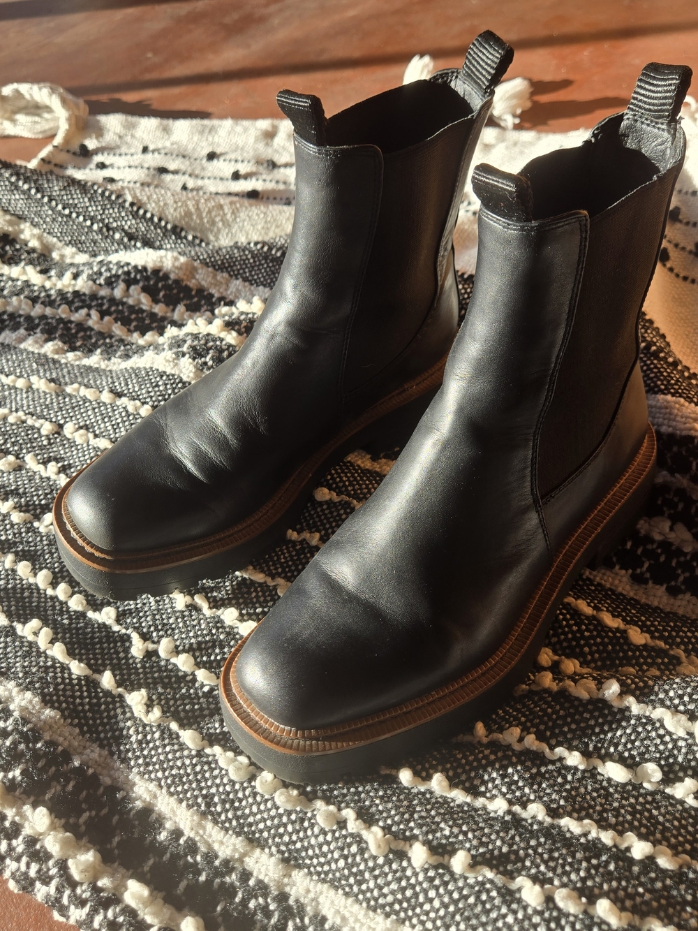 Sam Edelman Womens Black Leather Chelsea Boots with Brown Trim